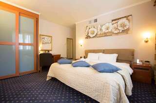 Отель Best Western Plus Congress Hotel Yerevan Ереван Номер "Комфорт" с кроватью размера "king-size"-2