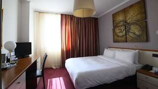 Отель Best Western Plus Congress Hotel Yerevan Ереван Номер с кроватью размера «queen-size»-3